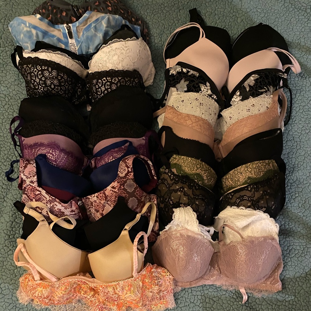 Lot of bras and bralettes (23pcs)